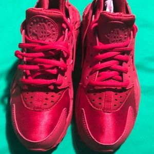 Crimson Nike air huarache sneakers